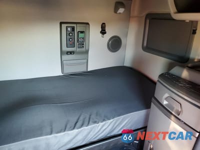 Zdjęcie 6 z 10 samochodu: 2025 VOLVO VNL SEMI TRUCK VIN:4V4NC9EH9SN685674 - miniatura