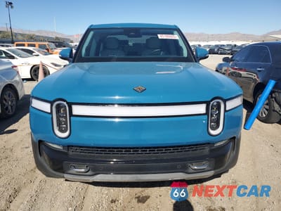 Piąte zdjęcie samochodu w środku: 2023 RIVIAN R1T ADVENTURE VIN:7FCTGAAA0PN021721 - miniatura