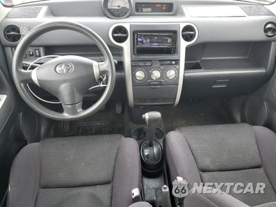Zdjęcie 8 z 15 samochodu: 2004 TOYOTA SCION XB VIN:JTLKT324940137885 - miniatura