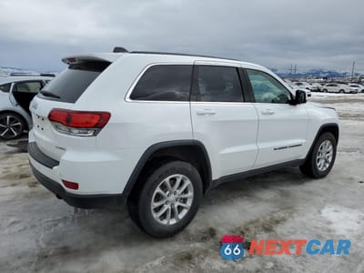 Trzecie zdjęcie samochodu z tyłu: 2022 JEEP GRAND CHEROKEE LAREDO E VIN:1C4RJFAGXNC141795 - miniatura