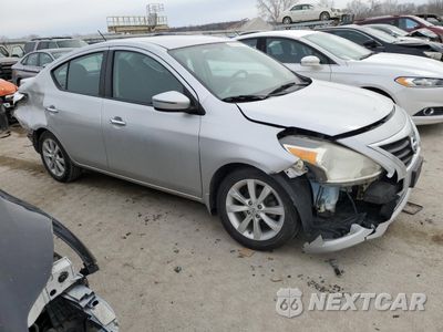 Czwarte zdjęcie samochodu z boku: 2015 NISSAN VERSA S VIN:3N1CN7AP6FL955242 - miniatura