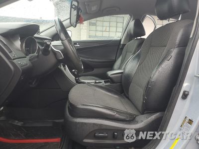Zdjęcie 7 z 12 samochodu: 2013 HYUNDAI SONATA SE VIN:5NPEC4AC6DH530916 - miniatura