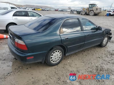 Trzecie zdjęcie samochodu z tyłu: 1997 HONDA ACCORD EX VIN:1HGCD5659VA081956 - miniatura