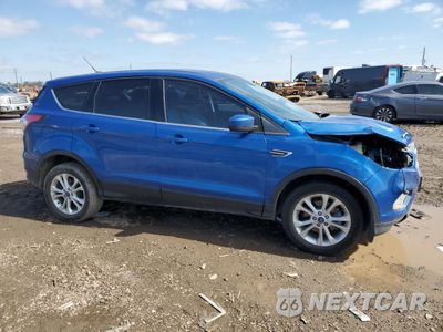 Czwarte zdjęcie samochodu z boku: 2017 FORD ESCAPE SE VIN:1FMCU0GDXHUB42639 - miniatura