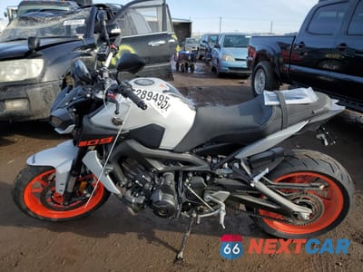 Trzecie zdjęcie samochodu z tyłu: 2019 YAMAHA MT09 VIN:JYARN53E2KA006355 - miniatura