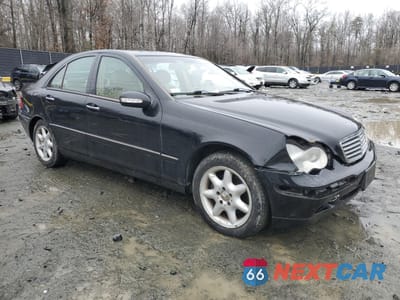 Czwarte zdjęcie samochodu z boku: 2003 MERCEDES-BENZ C 240 VIN:WDBRF61J53E012103 - miniatura