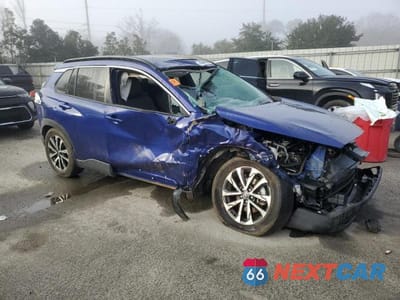 Czwarte zdjęcie samochodu z boku: 2023 TOYOTA COROLLA CROSS XLE VIN:7MUDAAAG3PV052994 - miniatura