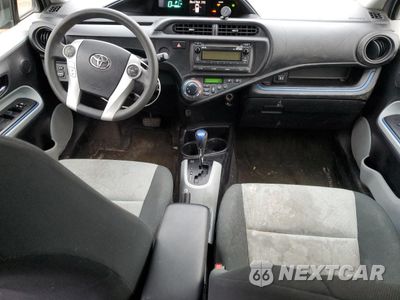 Zdjęcie 8 z 12 samochodu: 2013 TOYOTA PRIUS C VIN:JTDKDTB34D1552977 - miniatura