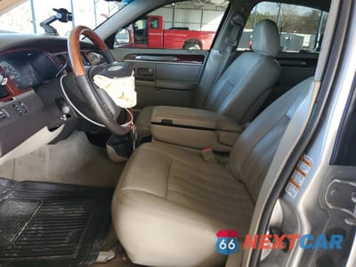 Zdjęcie 7 z 14 samochodu: 2003 LINCOLN TOWN CAR SIGNATURE VIN:1LNHM82W93Y653175 - miniatura