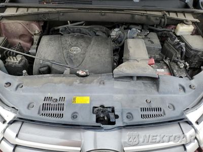 Zdjęcie 14 z 15 samochodu: 2018 TOYOTA HIGHLANDER VIN:5TDKZRFH6JS282689 - miniatura