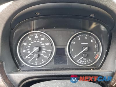 Zdjęcie 9 z 12 samochodu: 2011 BMW 328 XI VIN:WBAPK7C54BF196207 - miniatura