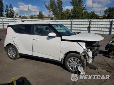 Czwarte zdjęcie samochodu z boku: 2020 KIA SOUL LX VIN:KNDJ23AU7L7707898 - miniatura