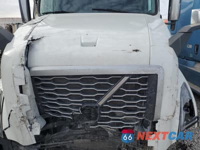 Zdjęcie 7 z 10 samochodu: 2023 VOLVO VN VNL VIN:4V4NC9EH6PN329111 - miniatura