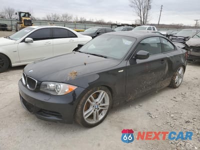 2011 BMW 135 I WBAUC9C51BVM08966 - główne zdjęcie licytacji z USA - miniatura