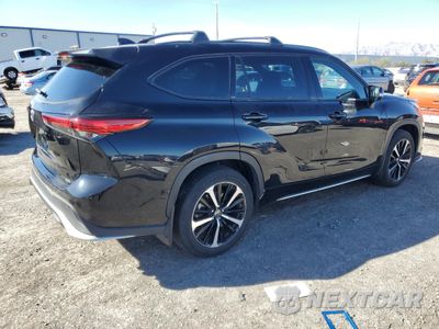 Trzecie zdjęcie samochodu z tyłu: 2021 TOYOTA HIGHLANDER XSE VIN:5TDJZRAHXMS085290 - miniatura
