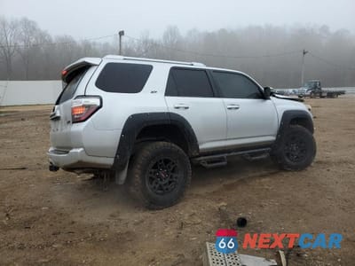 Trzecie zdjęcie samochodu z tyłu: 2018 TOYOTA 4RUNNER SR5 VIN:JTEZU5JR3J5176420 - miniatura