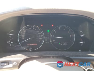 Zdjęcie 9 z 13 samochodu: 2005 LEXUS LX 470 VIN:JTJHT00W553551767 - miniatura