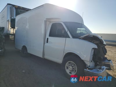 Czwarte zdjęcie samochodu z boku: 2020 CHEVROLET EXPRESS G3500 VIN:1GB0GRFP6L1254626 - miniatura