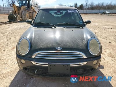 Piąte zdjęcie samochodu w środku: 2006 MINI COOPER VIN:WMWRC33556TK16213 - miniatura