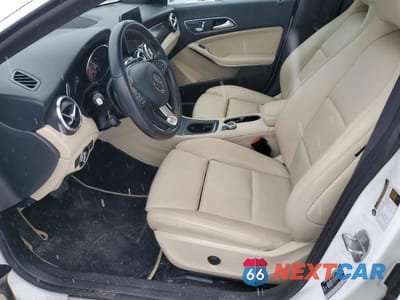 Zdjęcie 7 z 12 samochodu: 2019 MERCEDES-BENZ CLA 250 VIN:WDDSJ4EB7KN775608 - miniatura