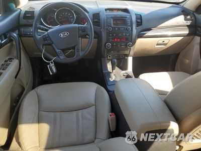 Zdjęcie 8 z 14 samochodu: 2013 KIA SORENTO EX VIN:5XYKU4A2XDG410955 - miniatura