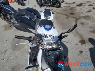 Piąte zdjęcie samochodu w środku: 2019 BMW S 1000 R VIN:WB10D6204KZ972152 - miniatura