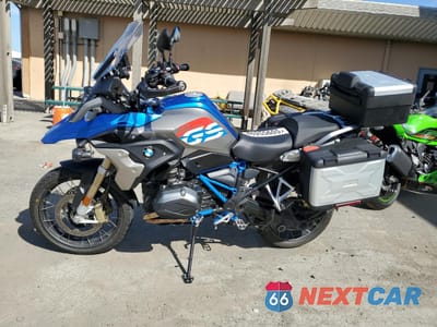 Trzecie zdjęcie samochodu z tyłu: 2018 BMW R1200 GS VIN:WB10A6101JZ657706 - miniatura