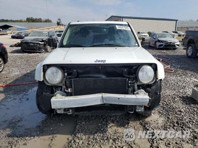Piąte zdjęcie samochodu w środku: 2016 JEEP PATRIOT LATITUDE VIN:1C4NJPFA0GD599240 - miniatura