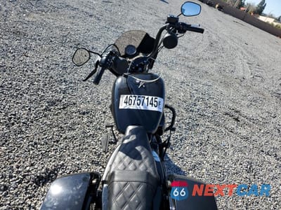 Zdjęcie 6 z 10 samochodu: 2017 HARLEY-DAVIDSON XL883 IRON 883 VIN:1HD4LE234HC445833 - miniatura