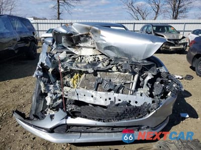 Piąte zdjęcie samochodu w środku: 2018 MAZDA 6 SPORT VIN:JM1GL1UM0J1333576 - miniatura