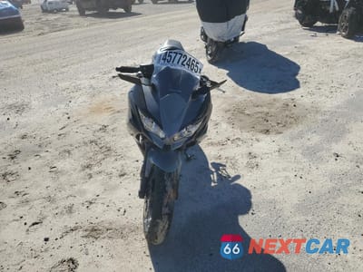 Piąte zdjęcie samochodu w środku: 2023 KAWASAKI EX650 P VIN:ML5EXEP11PDA96427 - miniatura