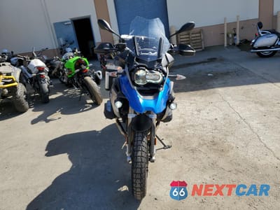 Drugie zdjęcie samochodu z przodu: 2018 BMW R1200 GS VIN:WB10A6101JZ657706 - miniatura