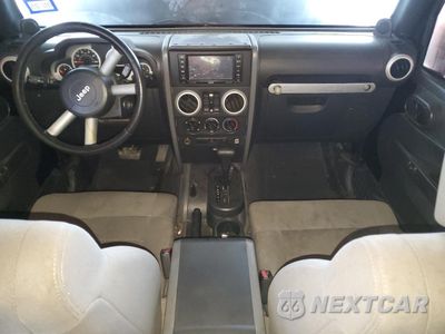 Zdjęcie 8 z 14 samochodu: 2008 JEEP WRANGLER UNLIMITED SAHARA VIN:1J8GB59118L589452 - miniatura