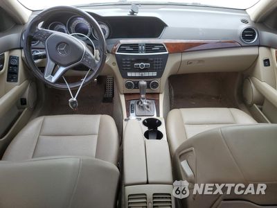 Zdjęcie 8 z 14 samochodu: 2012 MERCEDES-BENZ C 300 4MATIC VIN:WDDGF8BB1CF879347 - miniatura