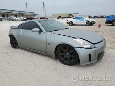 Czwarte zdjęcie samochodu z boku: 2005 NISSAN 350Z COUPE VIN:JN1AZ34D25M606024 - miniatura
