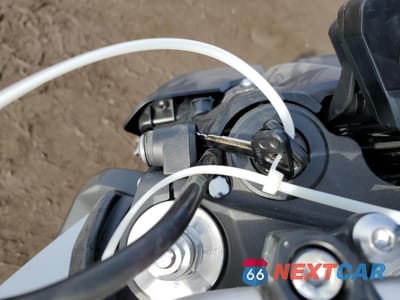 Zdjęcie 8 z 10 samochodu: 2019 YAMAHA MT09 VIN:JYARN53E2KA006355 - miniatura