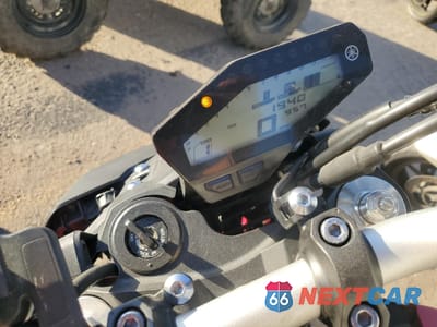 Zdjęcie 7 z 10 samochodu: 2017 YAMAHA FZ09 VIN:JYARN53EXHA000327 - miniatura