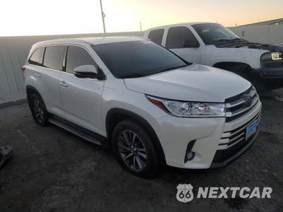 Czwarte zdjęcie samochodu z boku: 2019 TOYOTA HIGHLANDER SE VIN:5TDKZRFH5KS301184 - miniatura