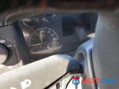 Zdjęcie 8 z 10 samochodu: 2020 VOLVO VN SEMI TRUCK VIN:4V4NC9EJXLN231003 - miniatura