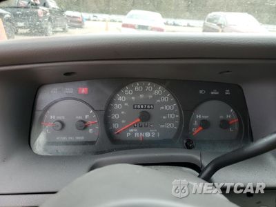 Zdjęcie 9 z 13 samochodu: 2001 MERCURY GRAND MARQUIS LS VIN:2MEFM75W21X655511 - miniatura