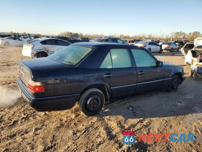 Trzecie zdjęcie samochodu z tyłu: 1994 MERCEDES-BENZ E 320 VIN:WDBEA32E1RC058240 - miniatura