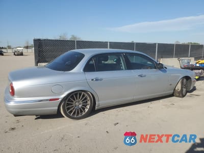 Czwarte zdjęcie samochodu z boku: 2007 JAGUAR XJ8 L VIN:SAJWA79B37SH12798 - miniatura
