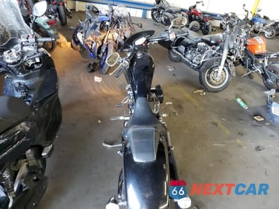 Zdjęcie 6 z 9 samochodu: 2015 HONDA VT1300 CX VIN:JH2SC61P0FK100229 - miniatura