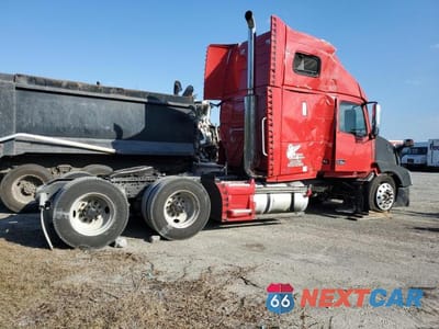 Czwarte zdjęcie samochodu z boku: 2006 VOLVO VNL SEMI TRUCK VIN:4V4NC9GH46N437528 - miniatura
