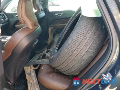 Zdjęcie 10 z 12 samochodu: 2021 VOLVO XC60 T6 MOMENTUM VIN:YV4A22RK6M1684810 - miniatura