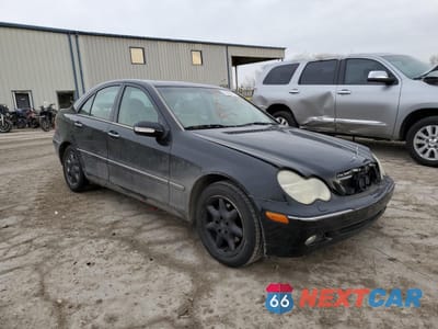Czwarte zdjęcie samochodu z boku: 2003 MERCEDES-BENZ C 240 VIN:WDBRF61J33A412345 - miniatura