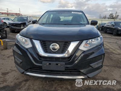 Piąte zdjęcie samochodu w środku: 2019 NISSAN ROGUE S VIN:5N1AT2MV6KC842917 - miniatura