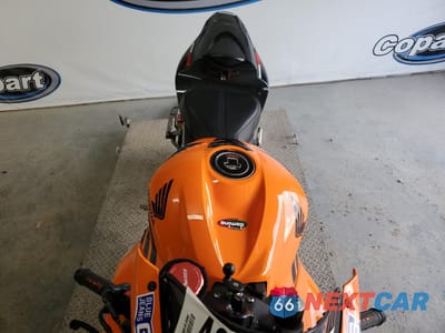 Piąte zdjęcie samochodu w środku: 2008 HONDA CBR600 RR VIN:JH2PC40008M105971 - miniatura