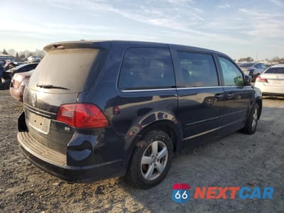Trzecie zdjęcie samochodu z tyłu: 2010 VOLKSWAGEN ROUTAN SE VIN:2V4RW3D14AR406841 - miniatura