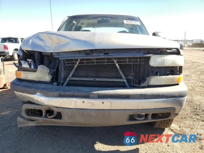 Piąte zdjęcie samochodu w środku: 2002 CHEVROLET SILVERADO K1500 VIN:1GCEK19V02E130323 - miniatura